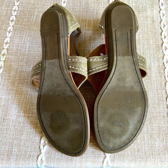 Suede thong sandal size 8.5 - Picture 2 of 4